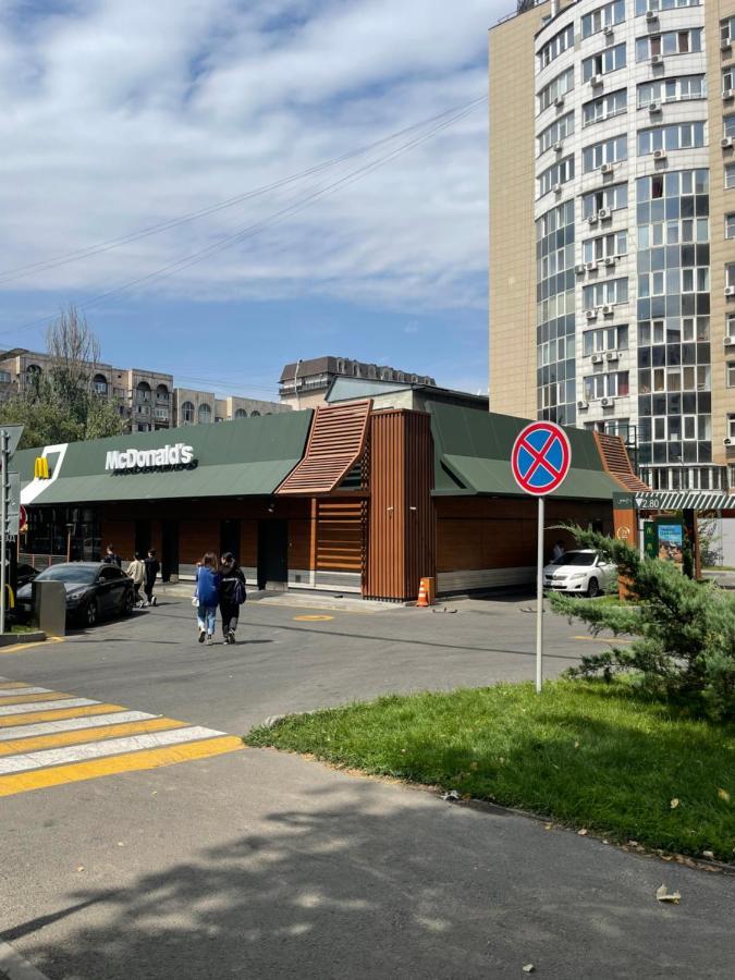 Уютная Квартира В Самом Сердце Алматы Alma-Ata Buitenkant foto
